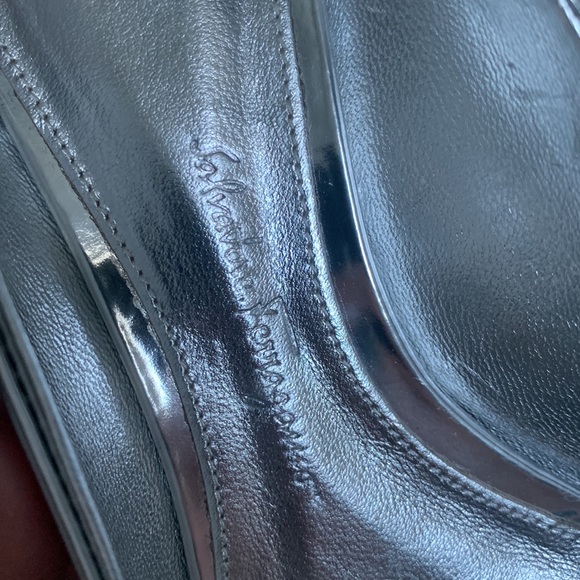 ❌sold❌ Authentic Ferragamo Viva leather silver mirror flats - Picture 11 of 17